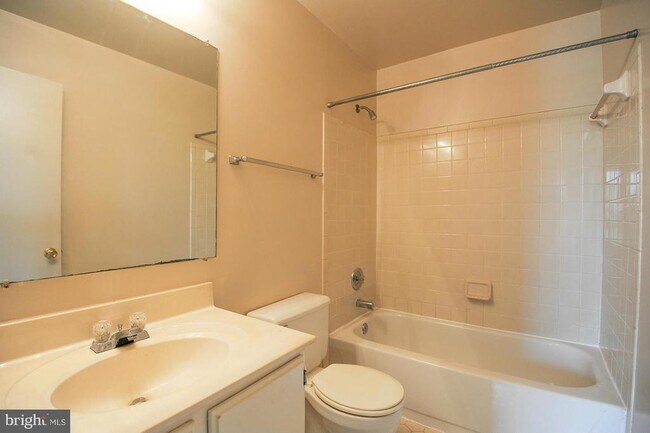 Building Photo - 128 Sulgrave Ct