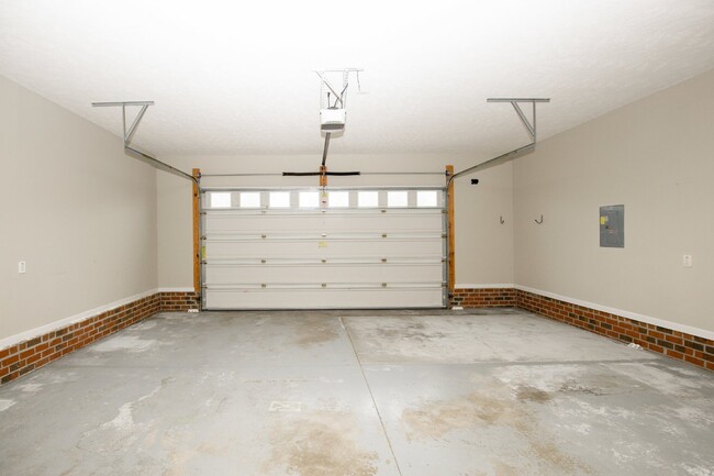 Building Photo - "Charming 4-Bedroom Home with Granite Coun...