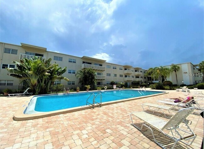 Building Photo - 223 Columbia Dr