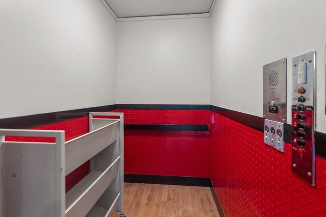 Building Photo - 111 E Van Buren St