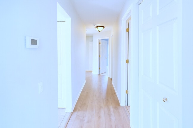 Building Photo - 2866 Stonewater Dr