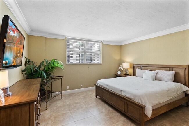 Building Photo - 4250 Galt Ocean Dr