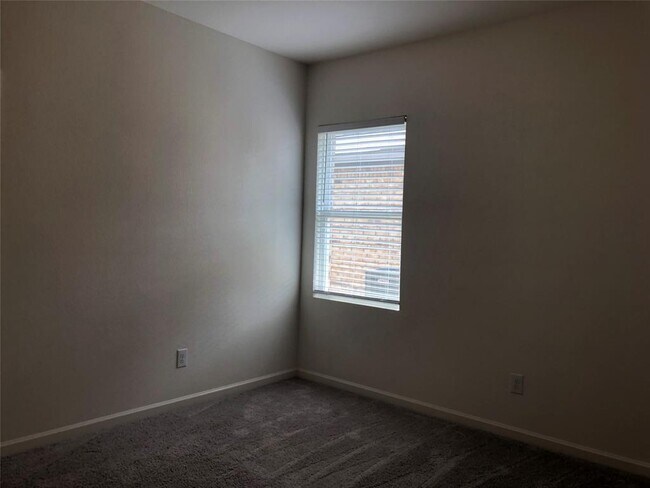 Building Photo - 778 Wilshire Dr