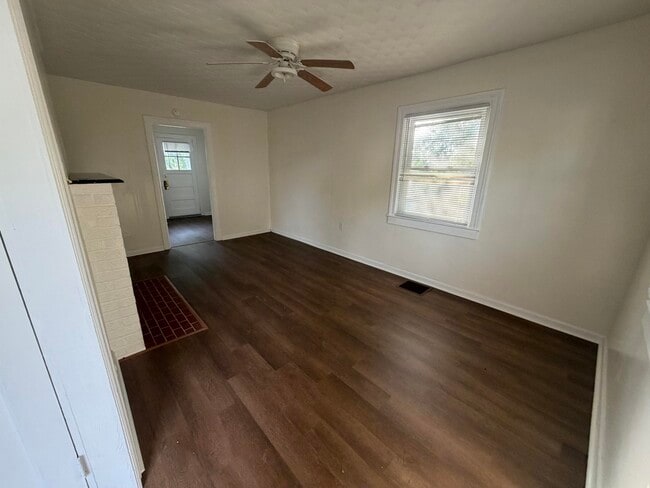 Building Photo - 203 W Elm St