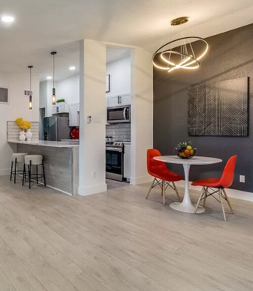 Building Photo - 2627 Douglas Ave