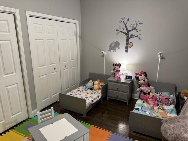 Building Photo - 3 bedroom in Chicago IL 60625