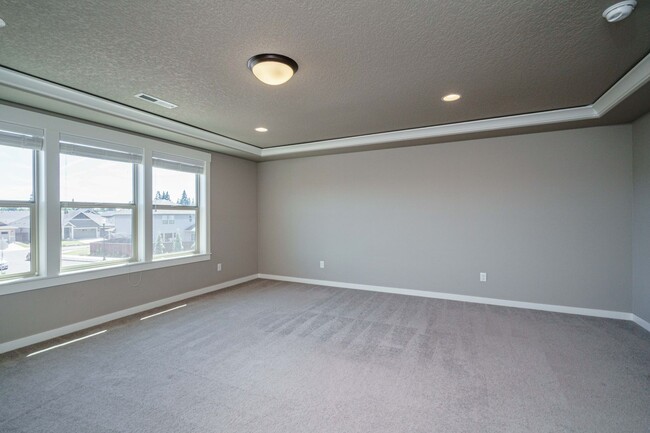 Building Photo - NO APPLICATION FEE: 4 Bedroom 2.5 Bath wit...