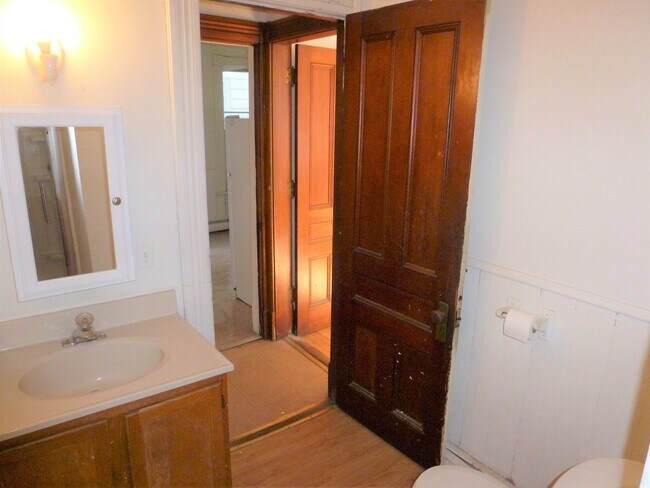 Building Photo - 12 Hickok Pl