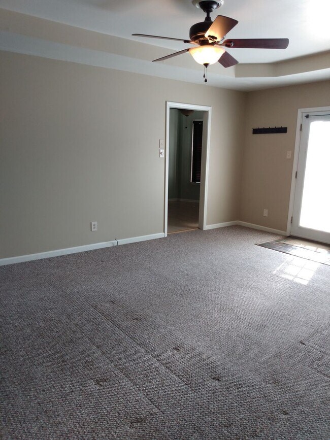 Building Photo - 2640 Holt Ln