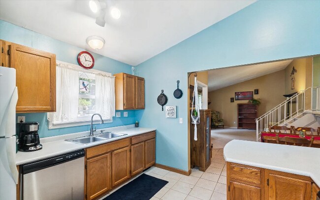 Building Photo - 4900 Woodlyn Dr