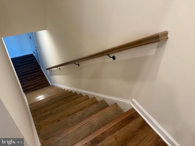 Building Photo - 1370 Elm St