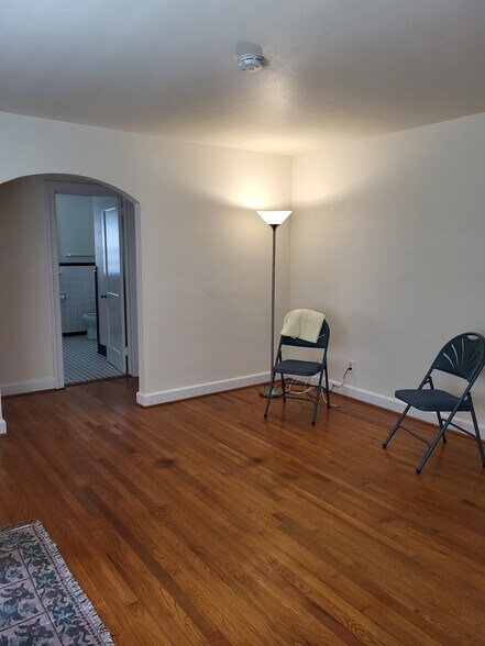 Building Photo - 156 W Bayview Blvd