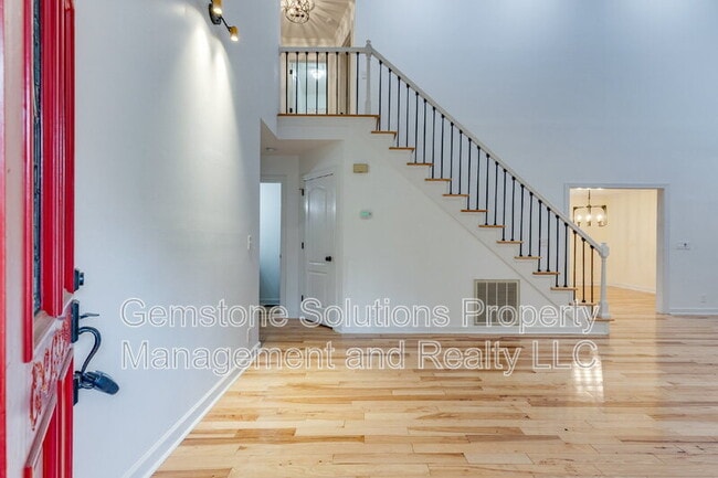 Building Photo - 221 Adams Ct