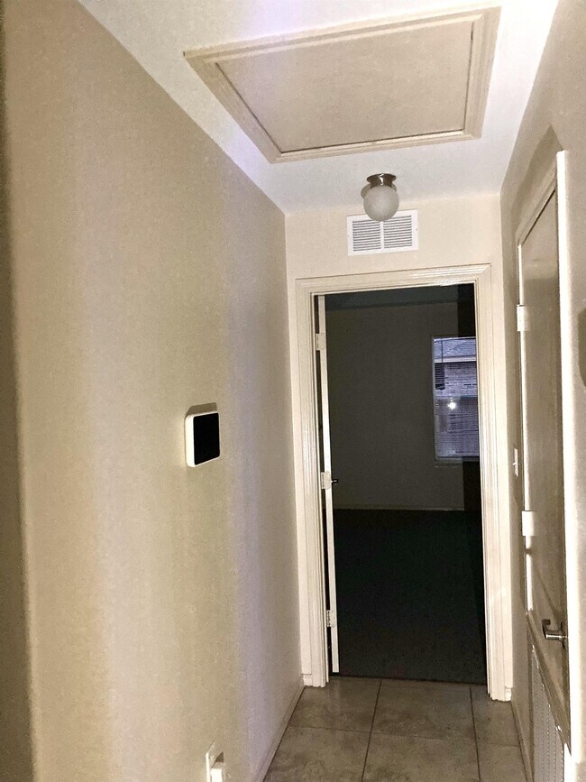 Building Photo - 1405 Adela Dr