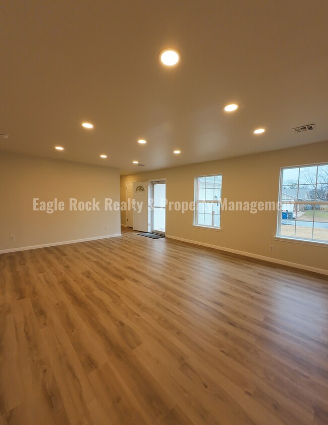 Building Photo - 1369 E 67th St