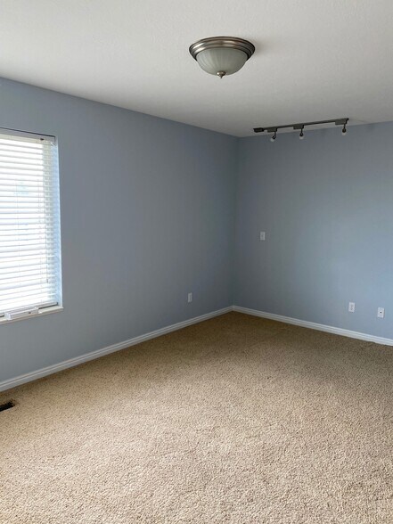 Building Photo - 498 Pheasant Ridge Dr