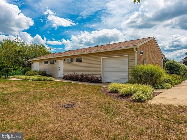 Building Photo - 5803 Oleander Pl