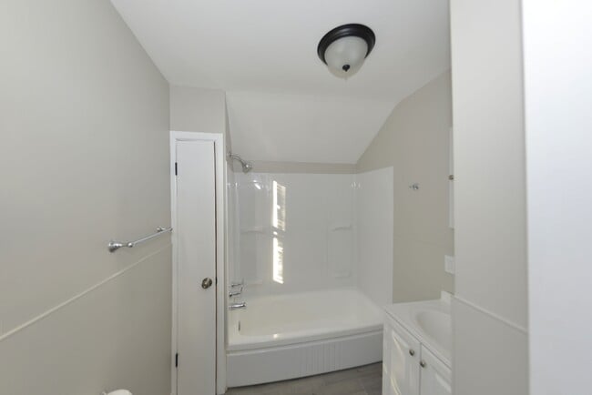 Building Photo - 1517 Waverly St