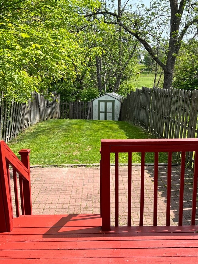 Building Photo - 3BR Townhome - Northampton School District