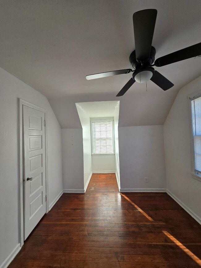 Building Photo - 405 N 11th St