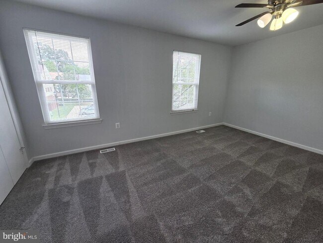 Building Photo - 15040 Cherrywood Dr