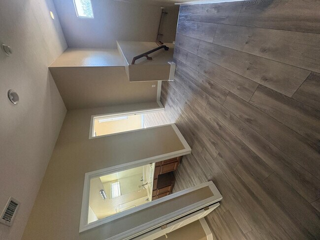 Building Photo - 2245 E Detroit St