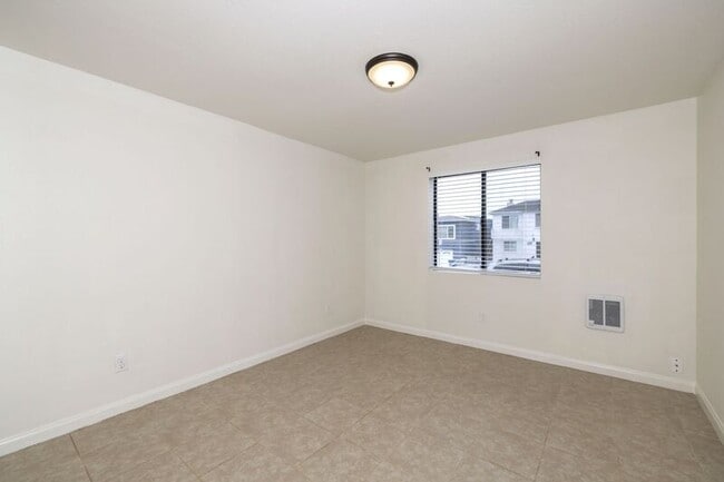 Building Photo - 1272 S Mayfair Ave