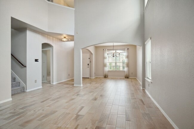 Building Photo - Incredible Home in Primrose Xing close to ...