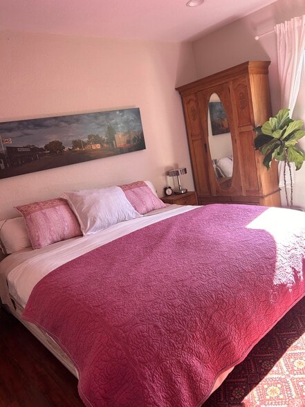 Building Photo - 4717 S Van Ness Ave