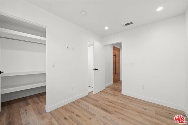 Building Photo - 839 N McCadden Pl