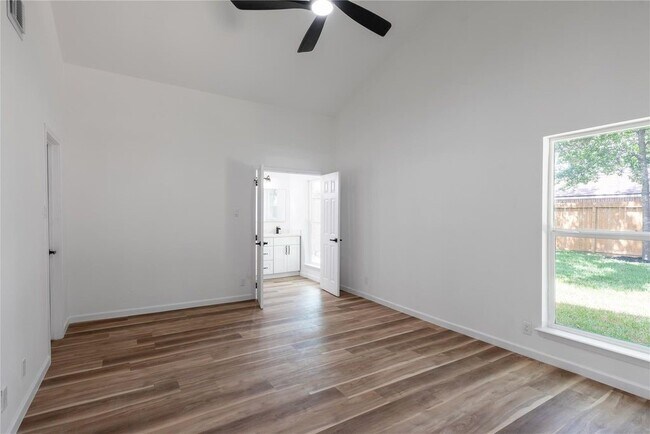 Building Photo - 1011 Crossfield Dr