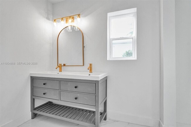 Building Photo - 9173 Byron Ave