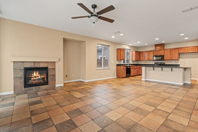 Building Photo - 10228 Pedra Do Sol Way