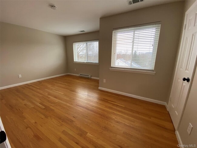 Building Photo - 11 Wildwood Rd