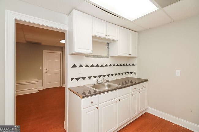 Building Photo - 2190 Surrey Trail