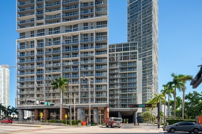 Building Photo - 465 Brickell Ave