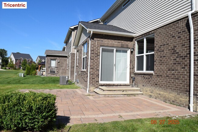 Building Photo - 49577 Shoreline Dr