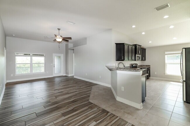 Building Photo - 13255 Niti Dr