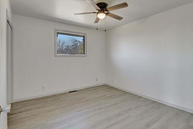 Building Photo - 6469 Fleetwood Dr