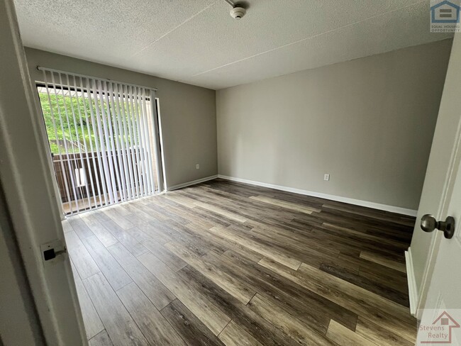 Building Photo - 915 S Seminole Dr