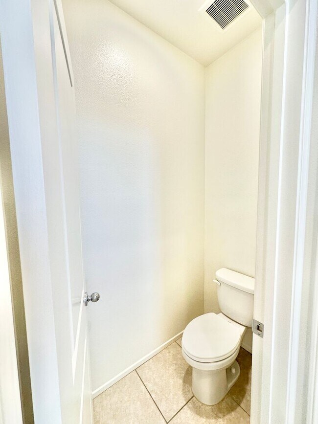 Building Photo - Lovely, Light & Bright, Two-Story, Detached Home in the Desirable Wildgrove Community of Vista!