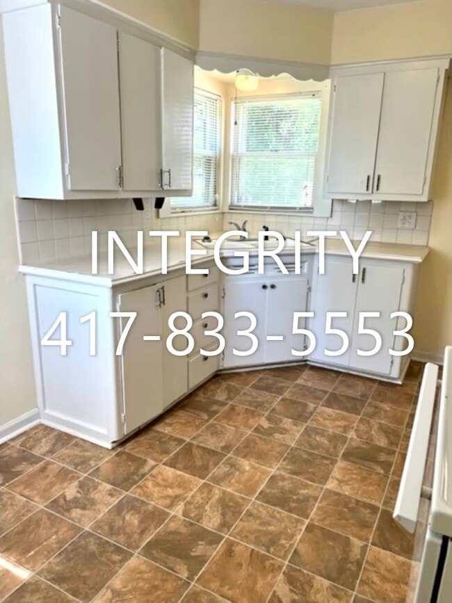 Building Photo - 1537 N Kentwood Ave