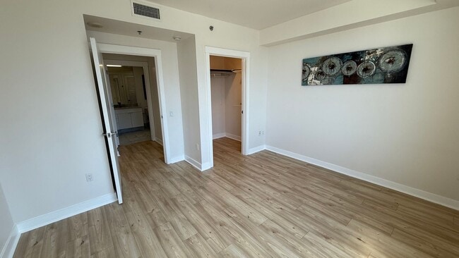 Building Photo - EPIC REA - Watermark-Fabulous Penthouse-Vi...