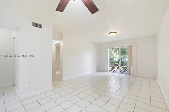 Building Photo - 6530 Lake Patricia Dr