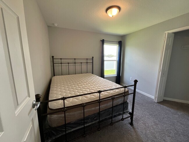 Building Photo - 5547 SE 91st Pl