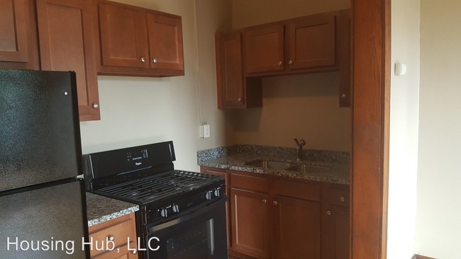 Building Photo - 296 Bates Ave