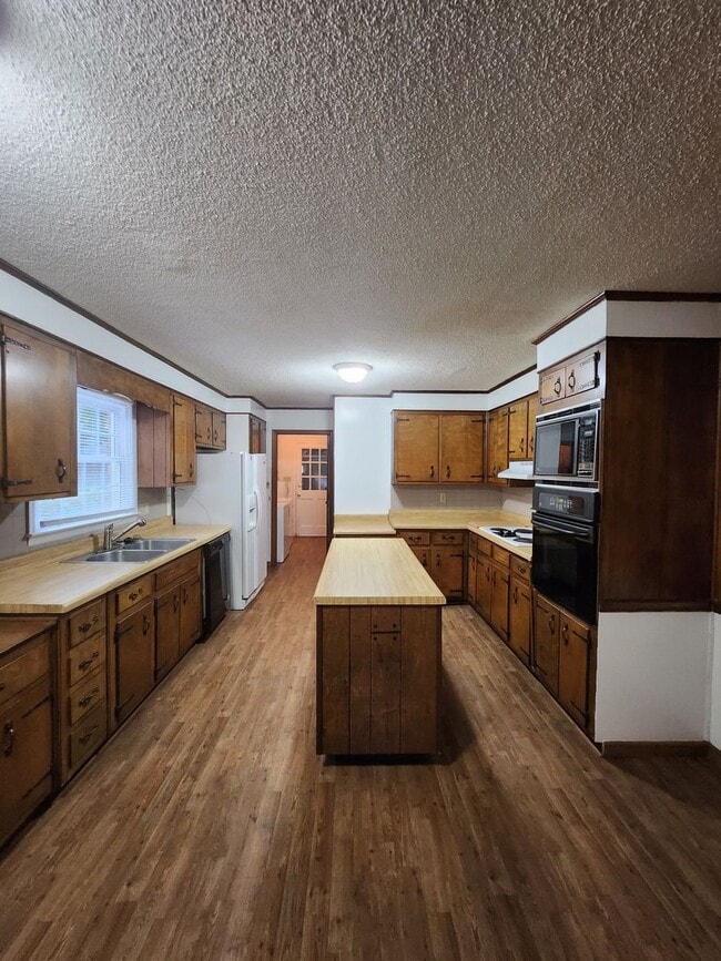 Building Photo - 3602 Nassau Dr