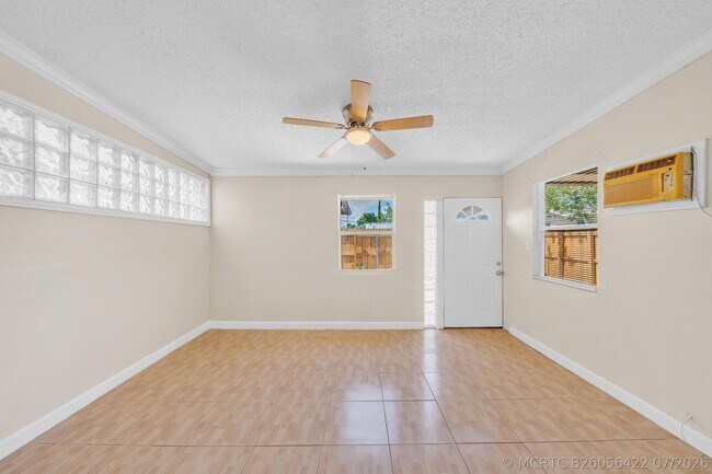 Building Photo - 221 NW 43rd Pl
