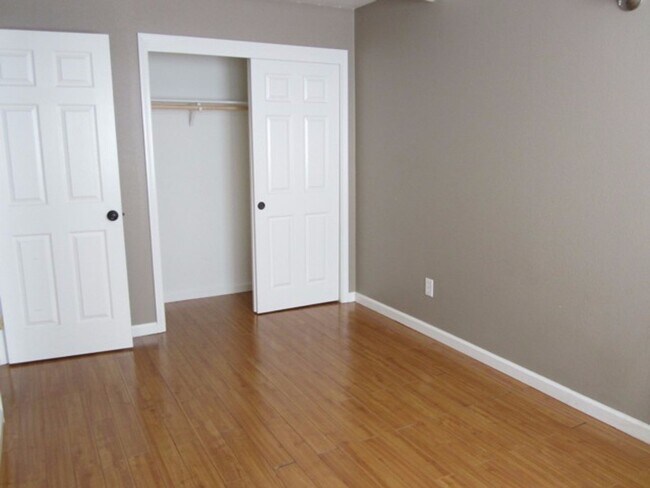 Building Photo - 2 bedroom 2 bathroom in Concord