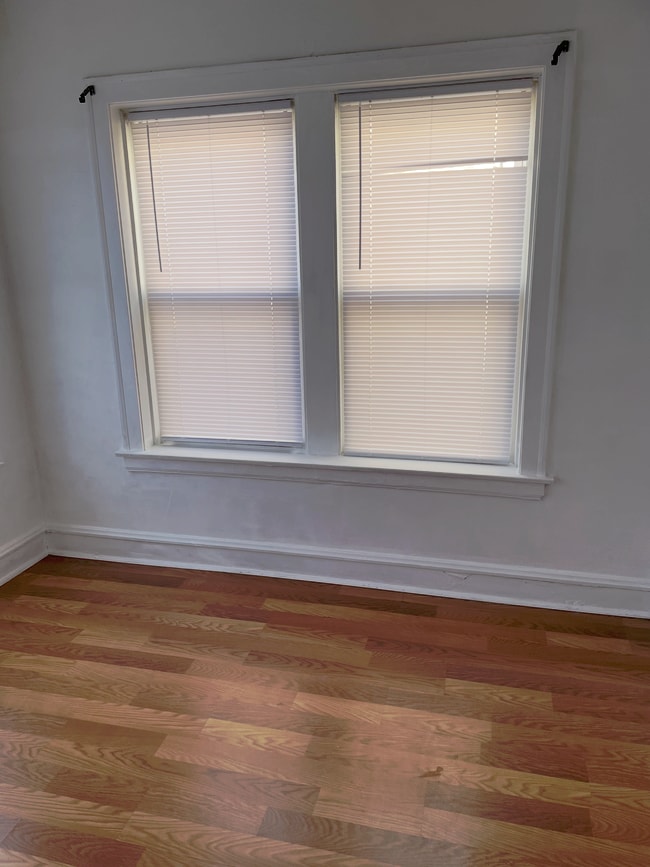 Building Photo - 6324 N Claremont Ave